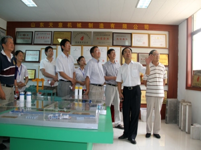 2012.7.28日山東天意兩項(xiàng)科技成果鑒定順利通過(guò)，北京領(lǐng)導(dǎo)專(zhuān)家，到我公司參觀(guān)指導(dǎo)