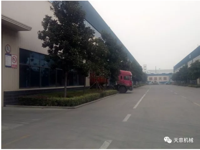 天意機(jī)械為柬埔寨客戶加工生產(chǎn)年產(chǎn)80萬平方輕質(zhì)墻板生產(chǎn)線成功裝車啟運！